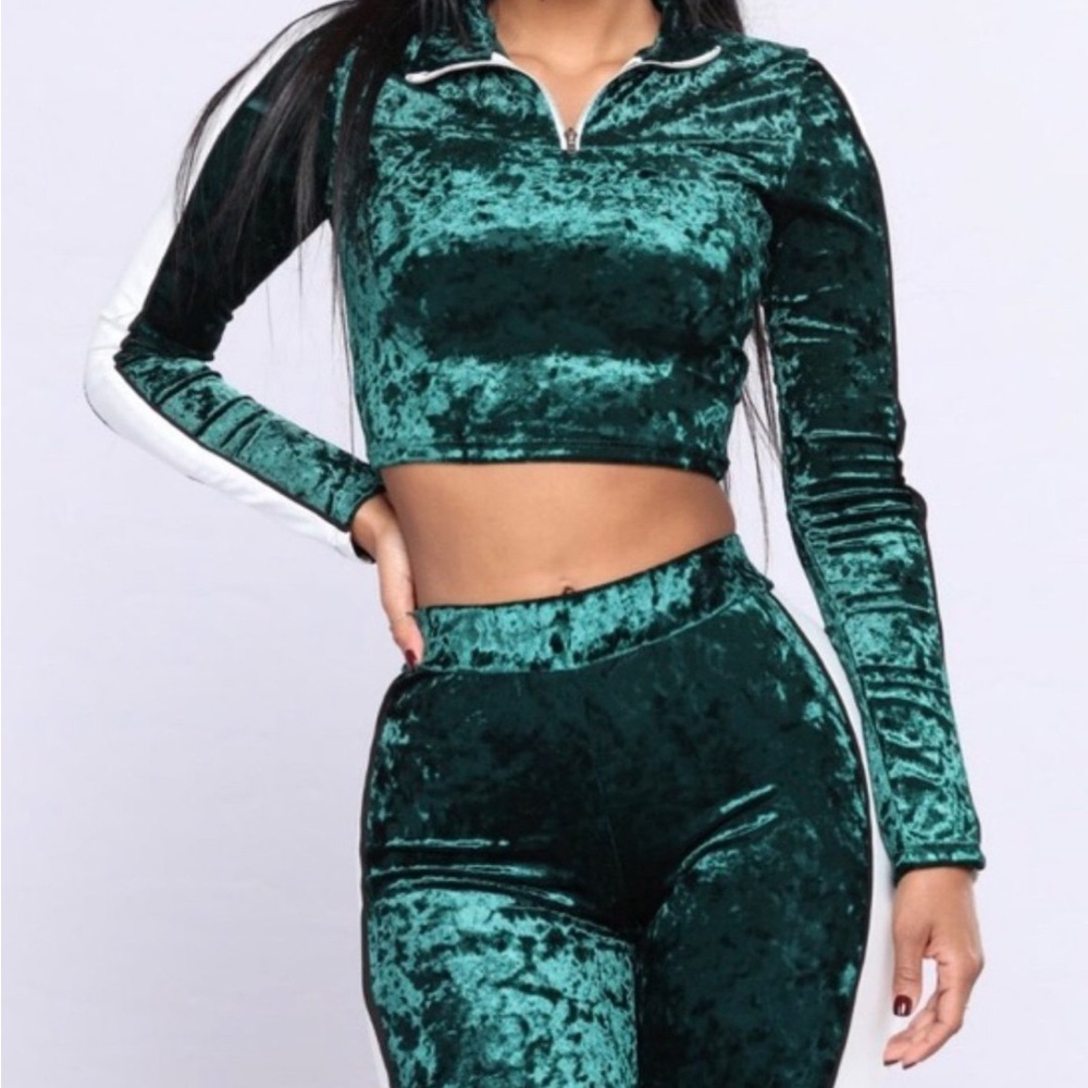 Fashion Nova Teal Velvet Cropped Sweatsuit